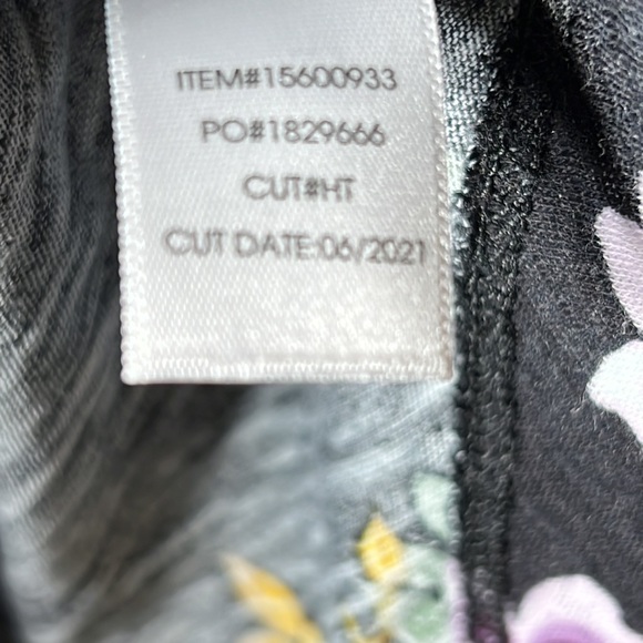 Torrid floral shirt sleeve tee size 3 - Picture 7 of 7